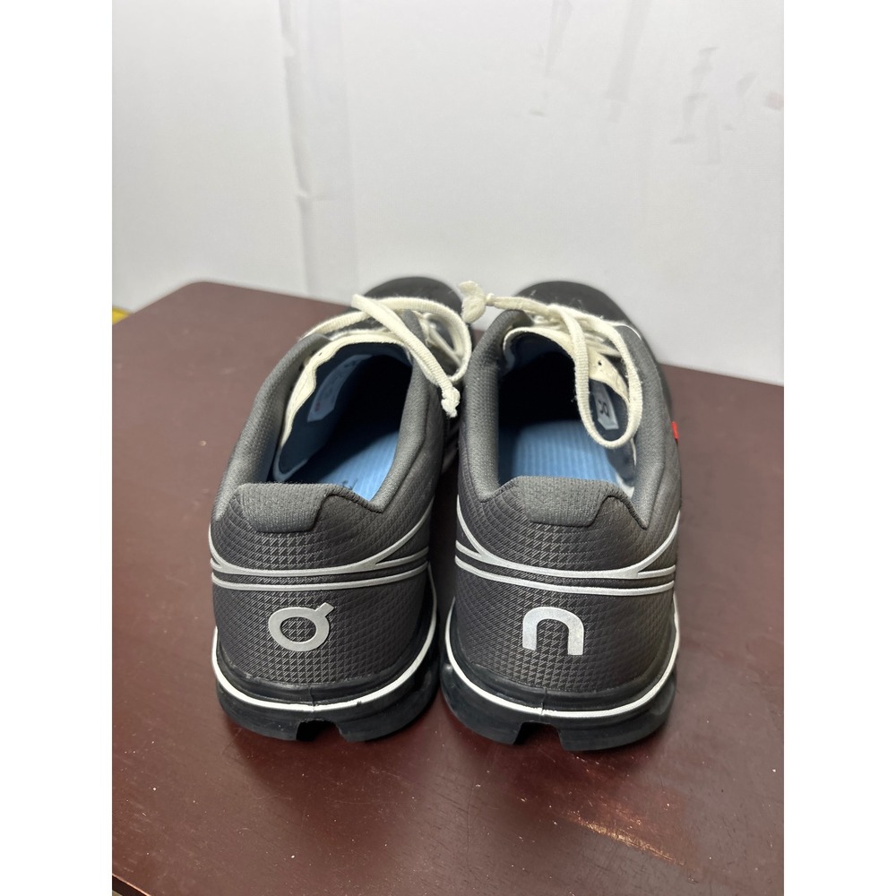 On Running Clouds Women's Black Athletic Shoes Size 9.5 - Picture 3 of 8